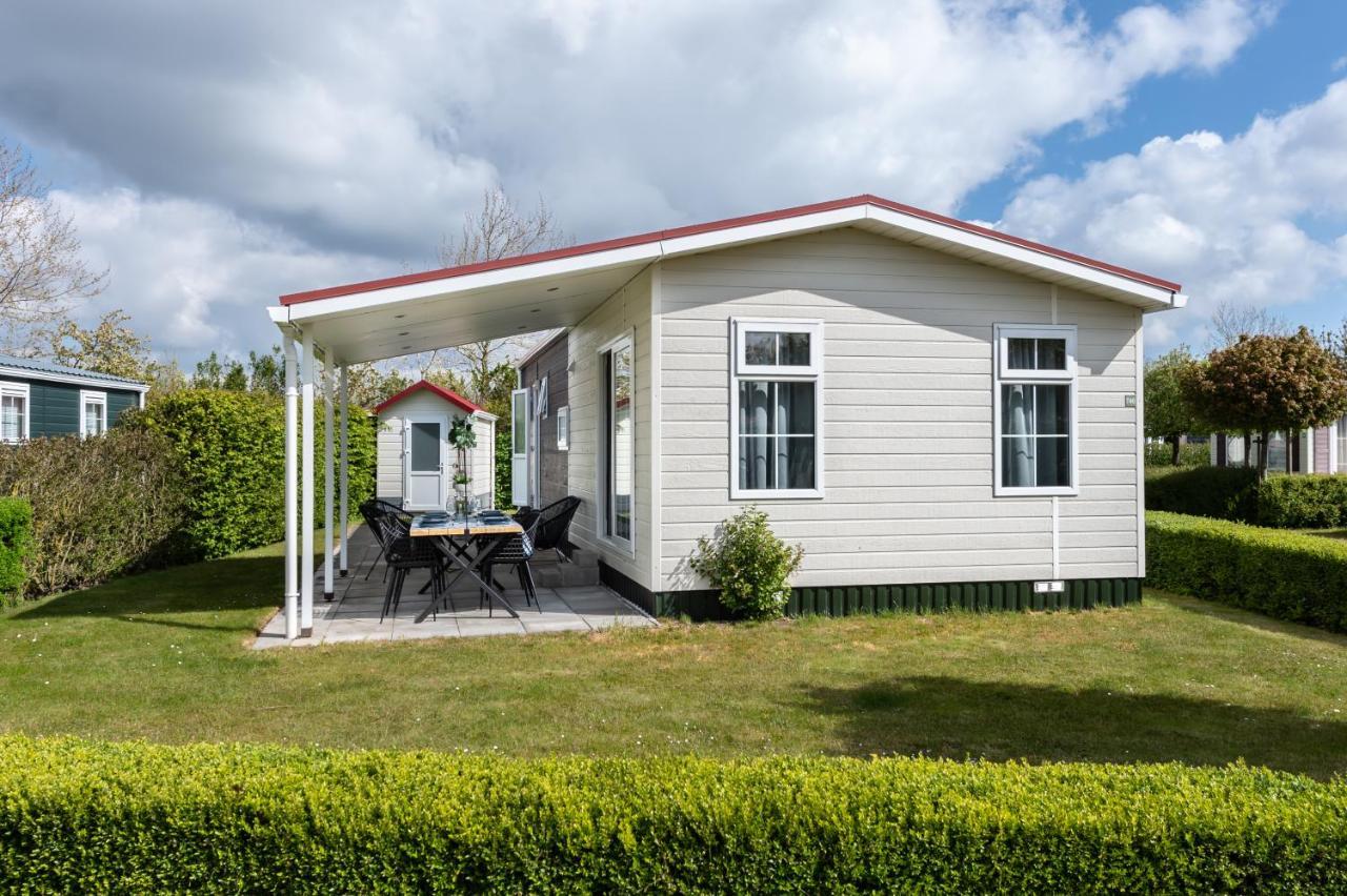 Luxe 5-Persoons Chalet Op Familiecamping Baarland Exterior photo